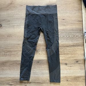 CJLA "Dakota" Seamless Highwaist Leggings, Charcoal